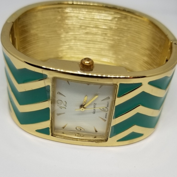 Cuff Bracelet Watch - Picture 2 of 4